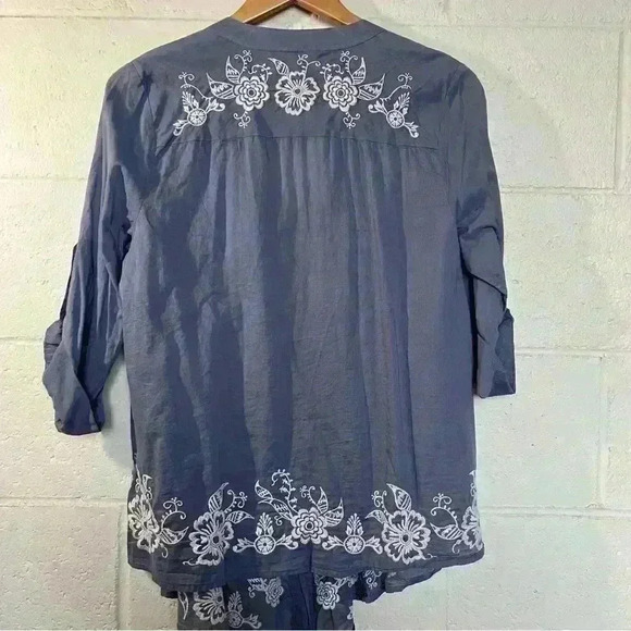 Johnny Was Embroidered V Neck Top-Medium - Picture 2 of 7